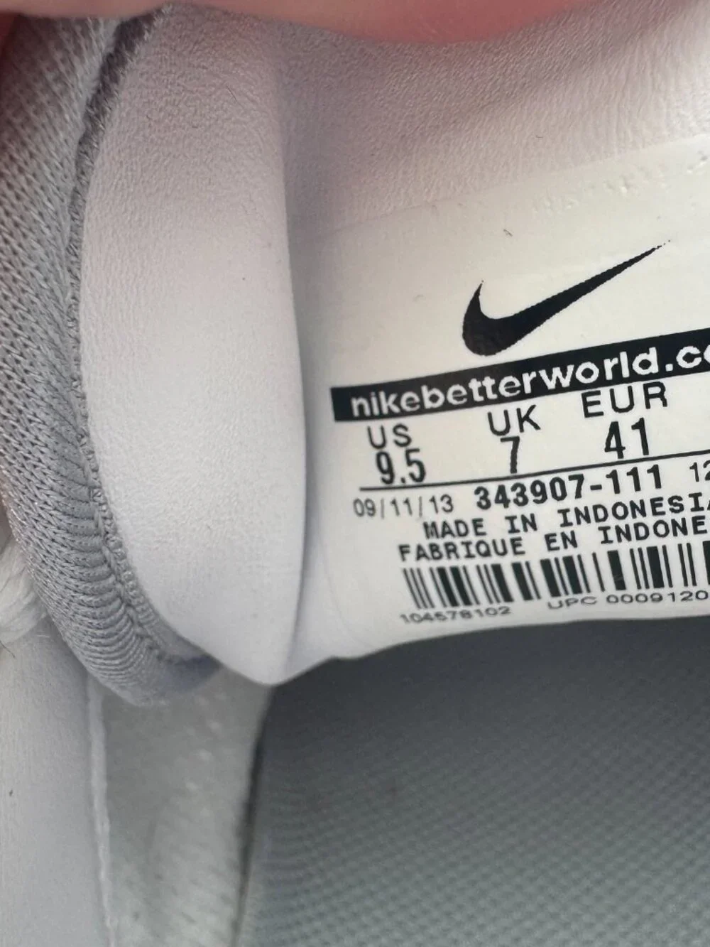 Womens White Nike Shox Classic II Size 9.5 New in Damaged Box